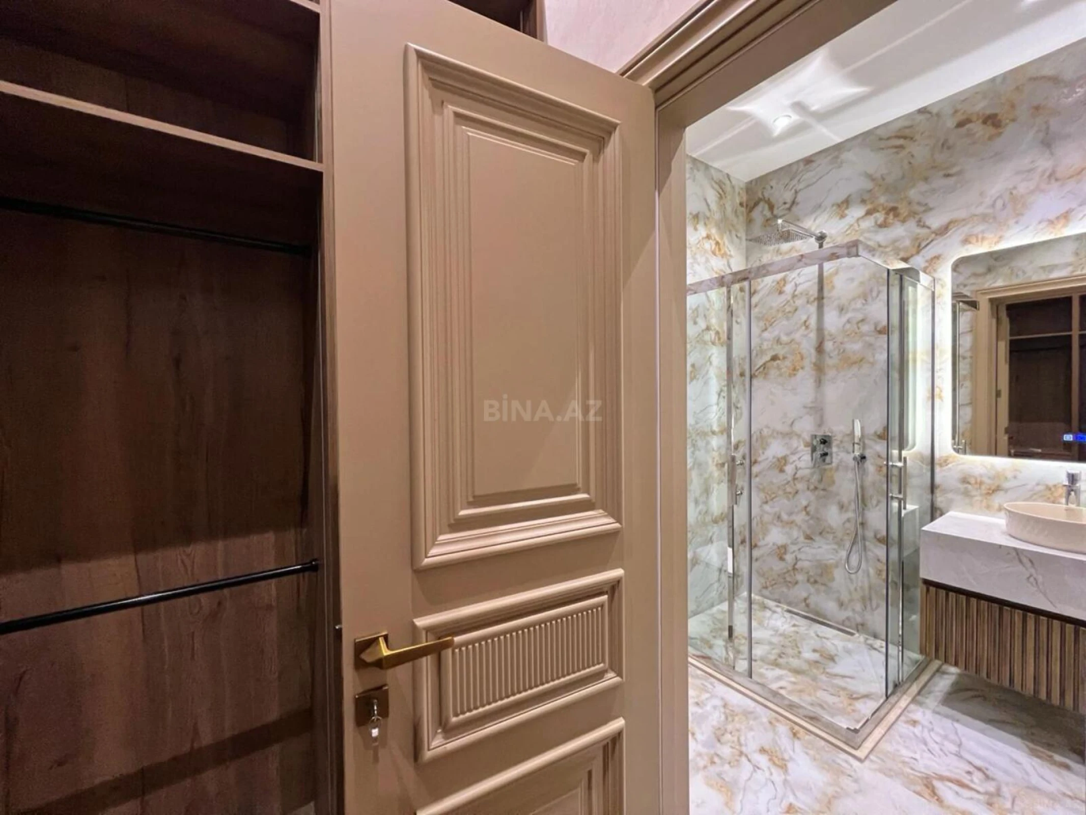 Satılır 5 otaqlı həyət evi 220 m²
