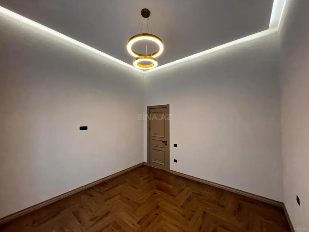 Satılır 5 otaqlı həyət evi 220 m²