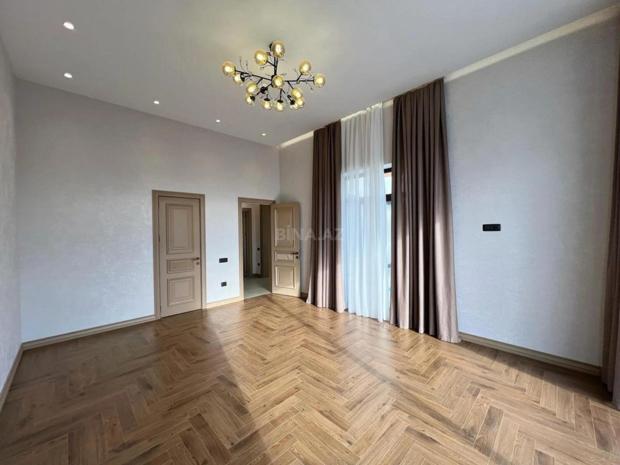 Satılır 5 otaqlı həyət evi 220 m²