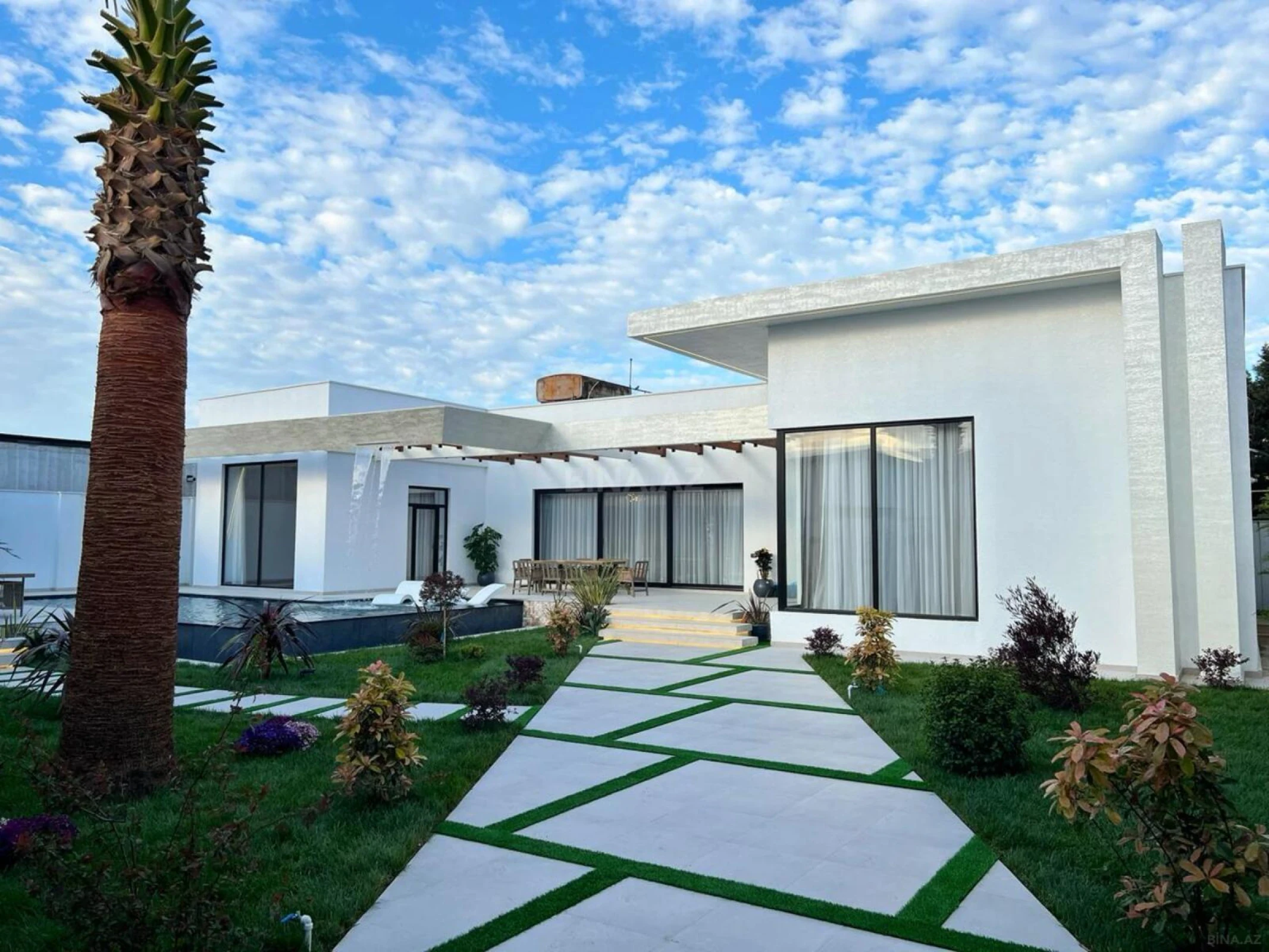 Satılır 5 otaqlı həyət evi 220 m²
