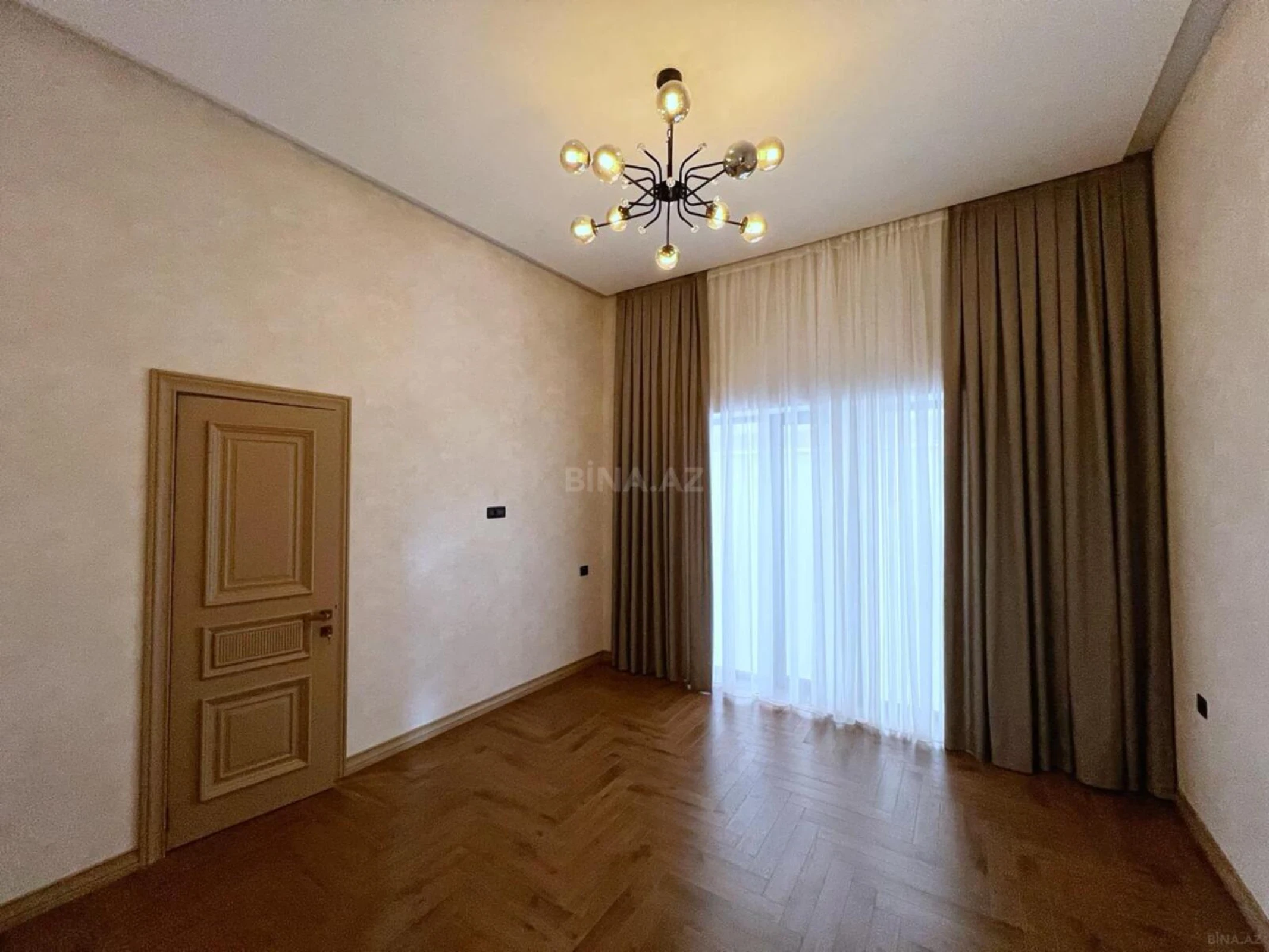 Satılır 5 otaqlı həyət evi 220 m²
