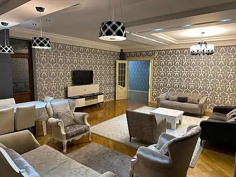 Kirayə verilir 4 otaqlı mənzil 210 m² — Bakı 4 otaq 210.00 m²