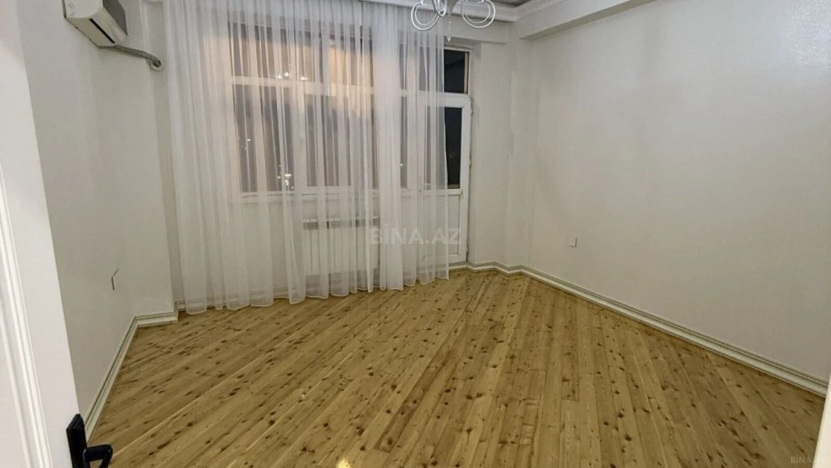 Satılır 2 otaqlı mənzil 78 m²