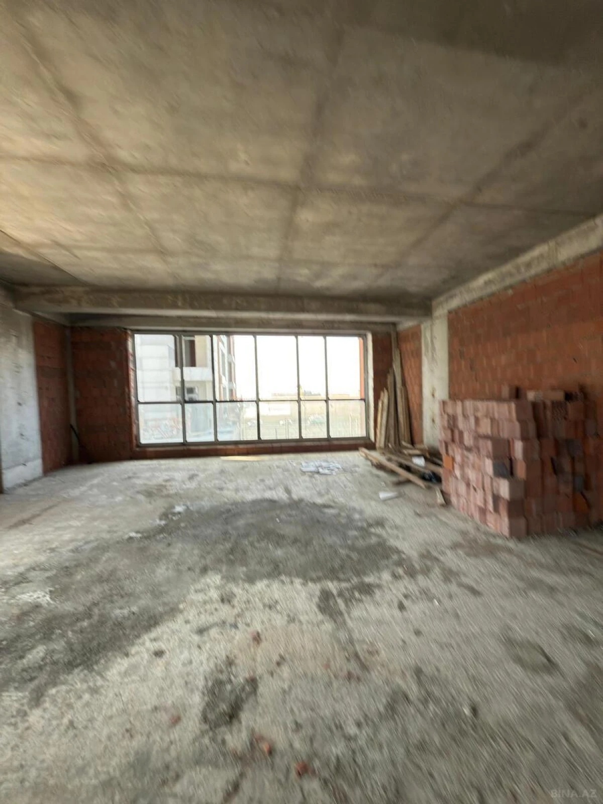 Satılır 3 otaqlı mənzil 126.7 m²