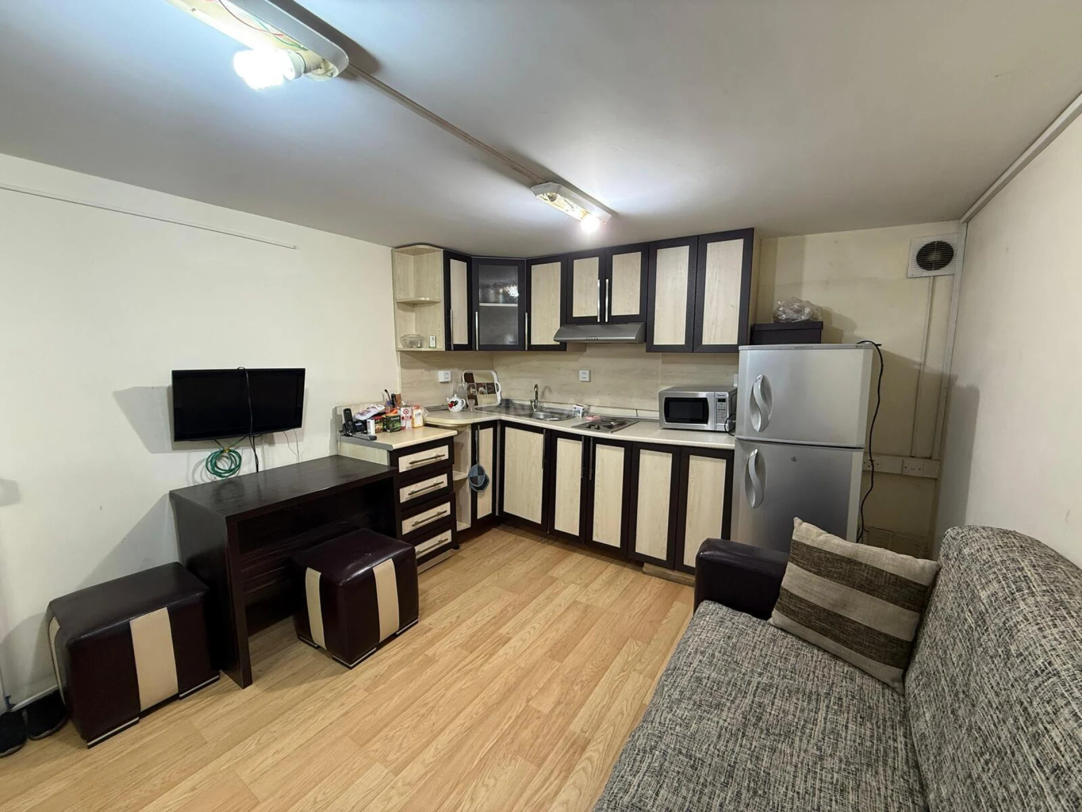 Kirayə verilir 5 otaqlı ofis 200 m²