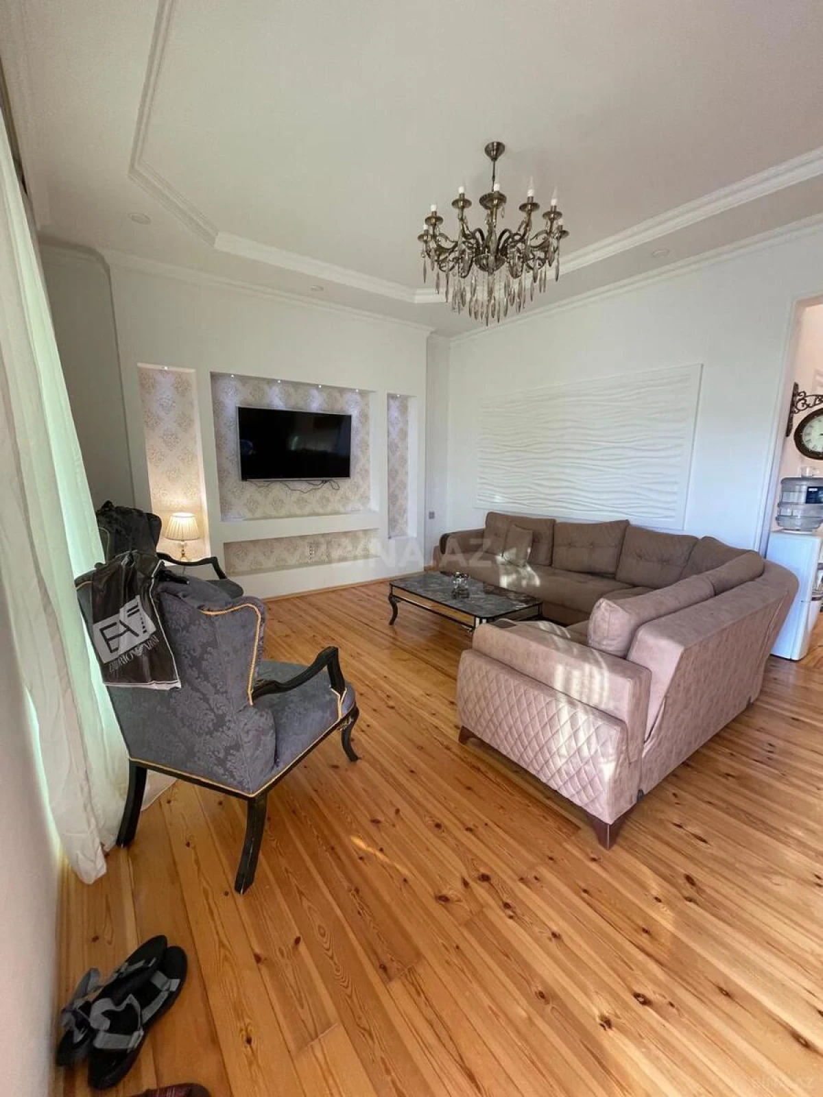 Satılır 5 otaqlı həyət evi 240 m²