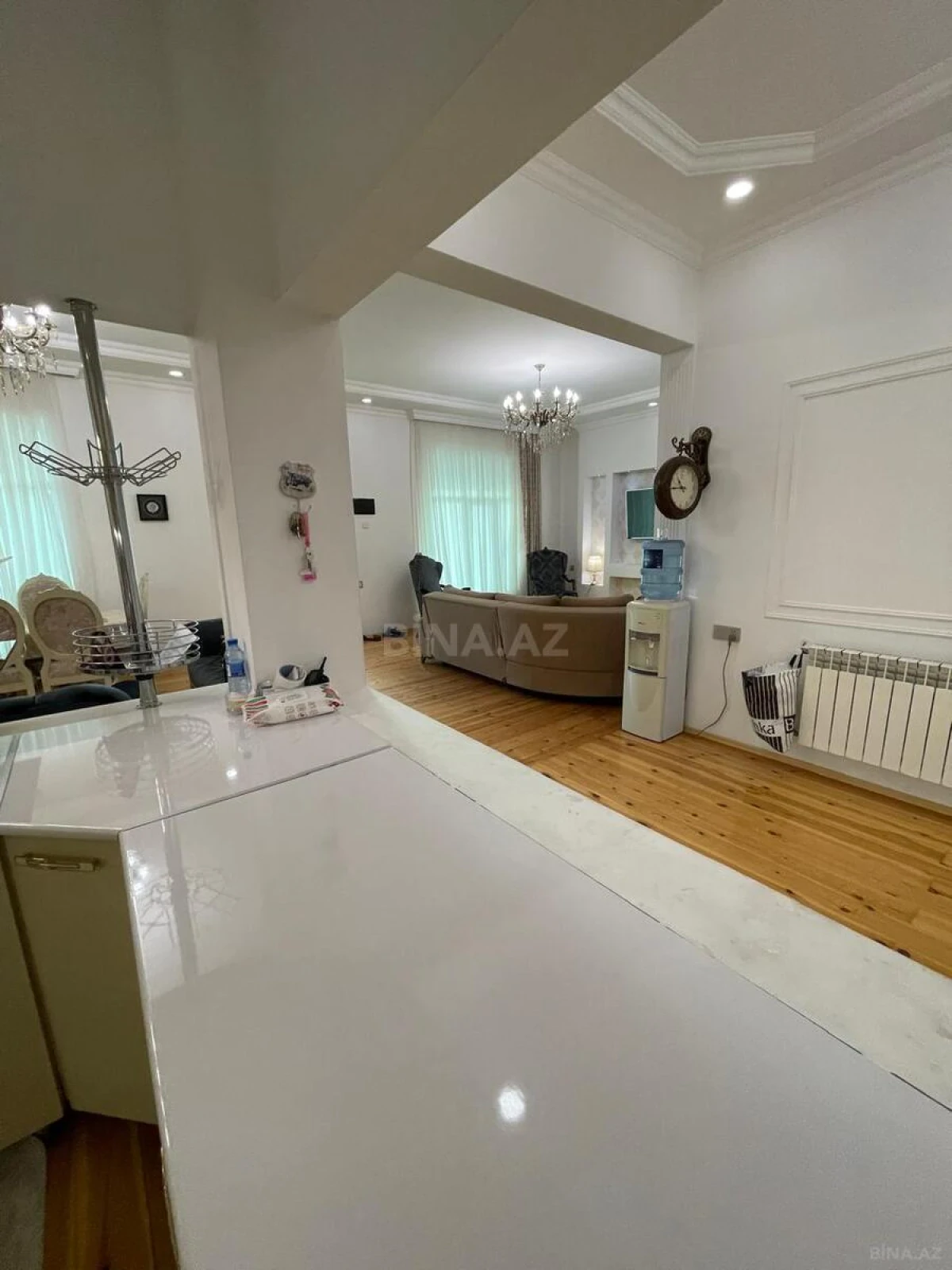 Satılır 5 otaqlı həyət evi 240 m²