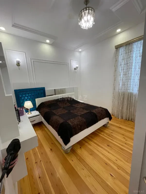 Satılır 5 otaqlı həyət evi 240 m²