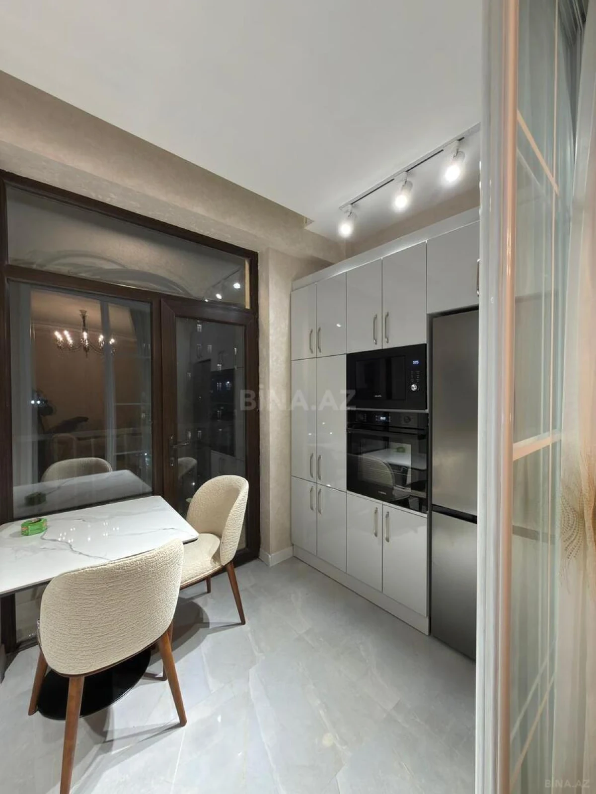 Kirayə verilir 2 otaqlı mənzil 60 m²