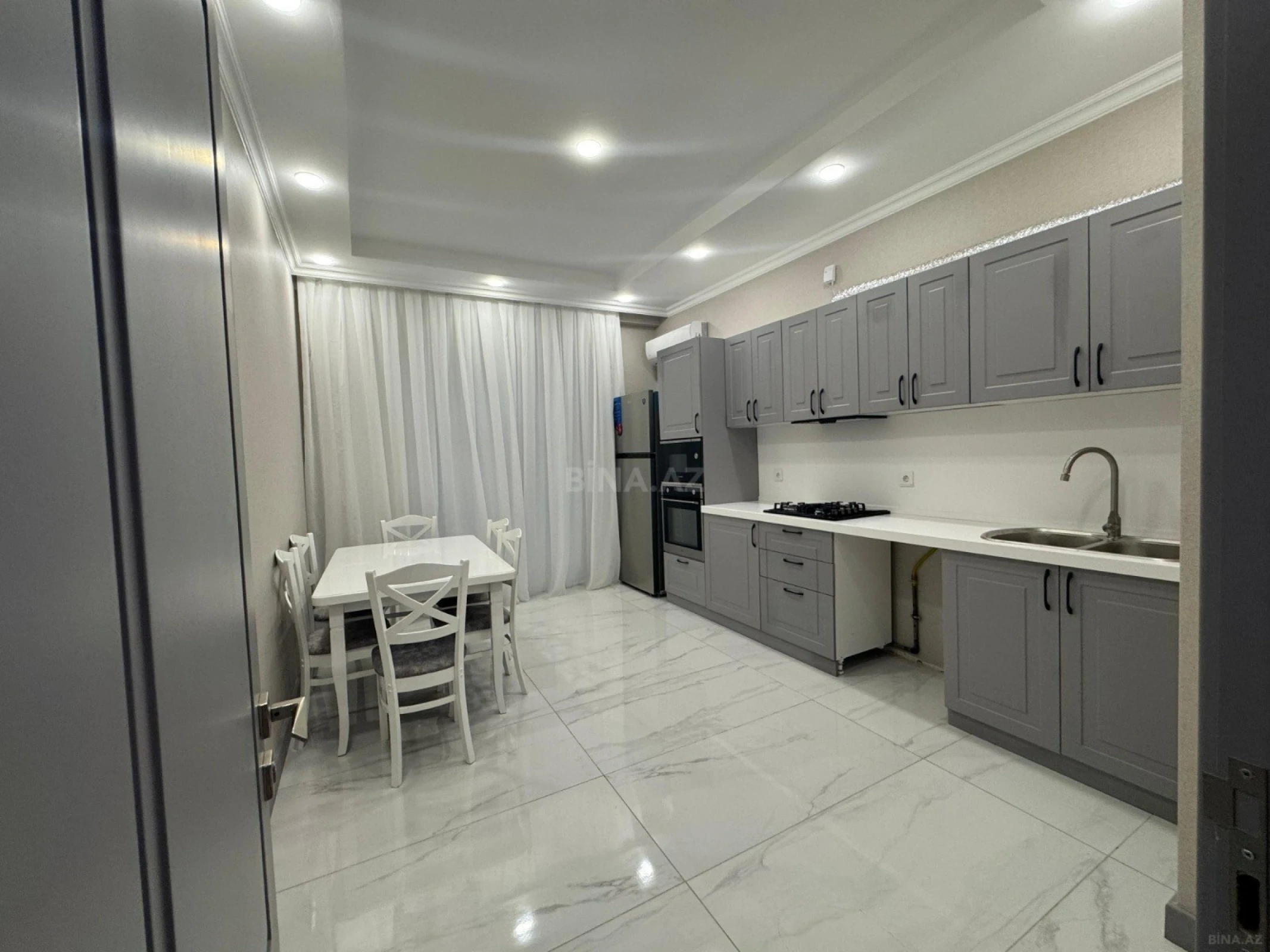 Kirayə verilir 2 otaqlı mənzil 85 m²