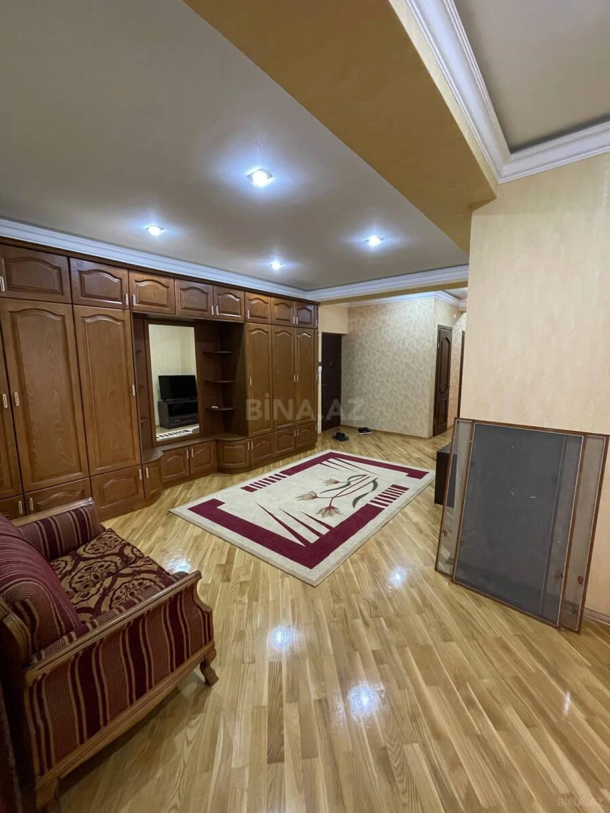 Kirayə verilir 3 otaqlı mənzil 145 m²