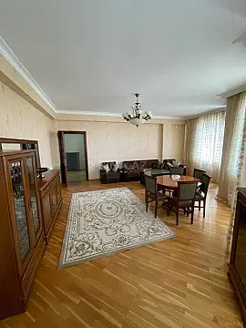 Kirayə verilir 3 otaqlı mənzil 145 m²