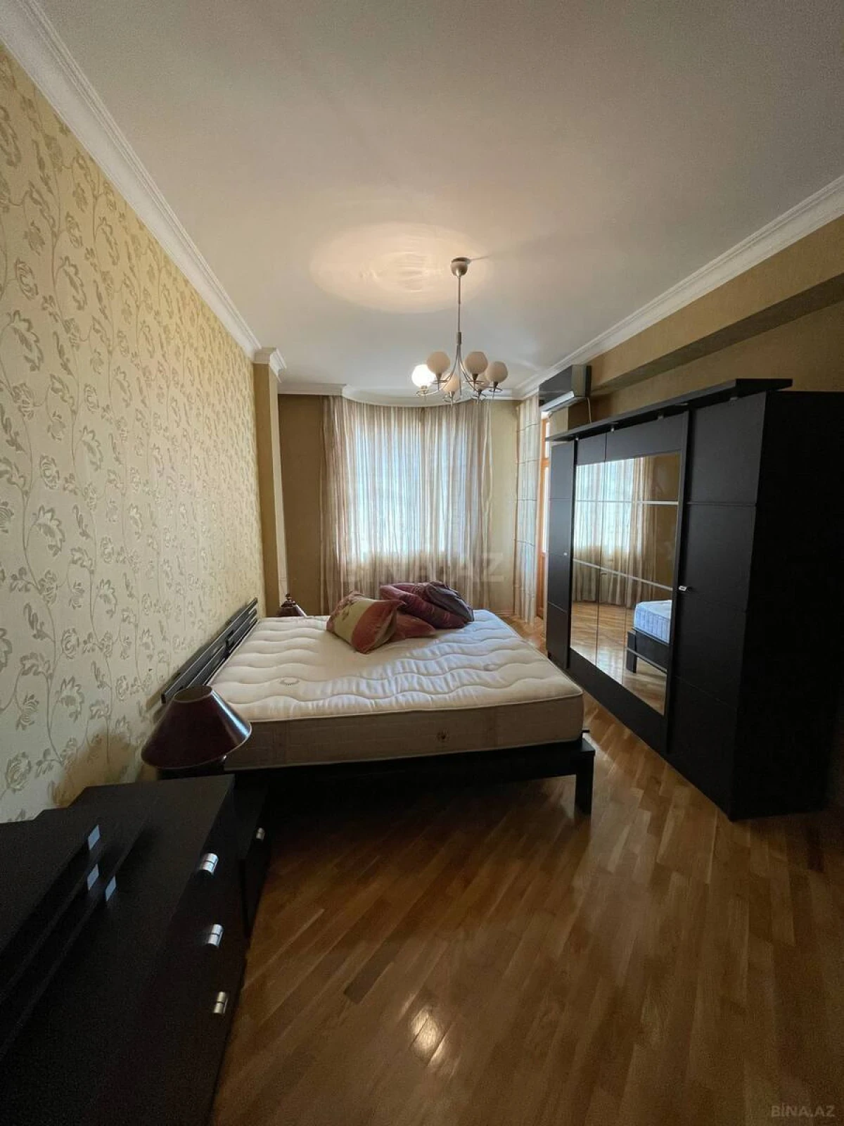 Kirayə verilir 3 otaqlı mənzil 145 m²
