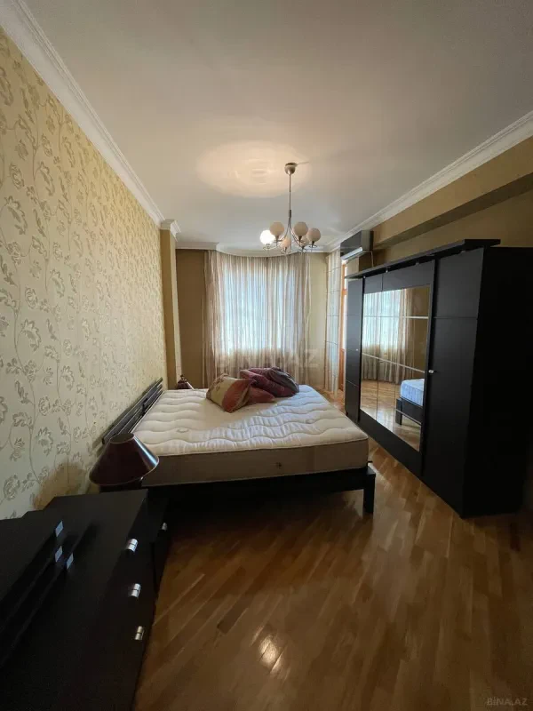 Kirayə verilir 3 otaqlı mənzil 145 m²