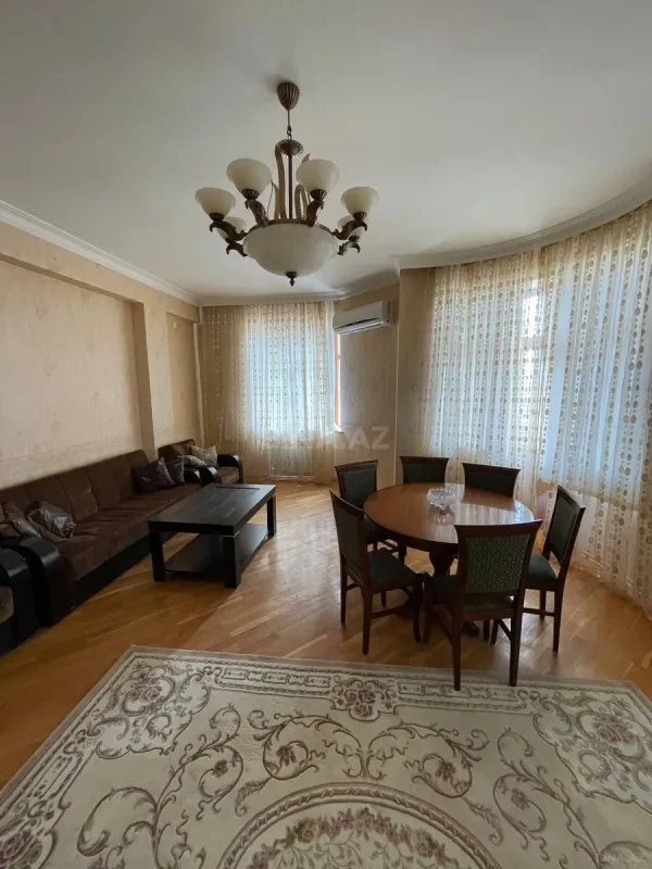 Kirayə verilir 3 otaqlı mənzil 145 m²