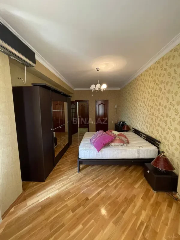 Kirayə verilir 3 otaqlı mənzil 145 m²