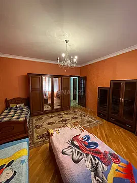 Kirayə verilir 3 otaqlı mənzil 145 m²