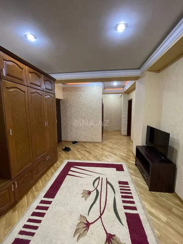 Kirayə verilir 3 otaqlı mənzil 145 m²