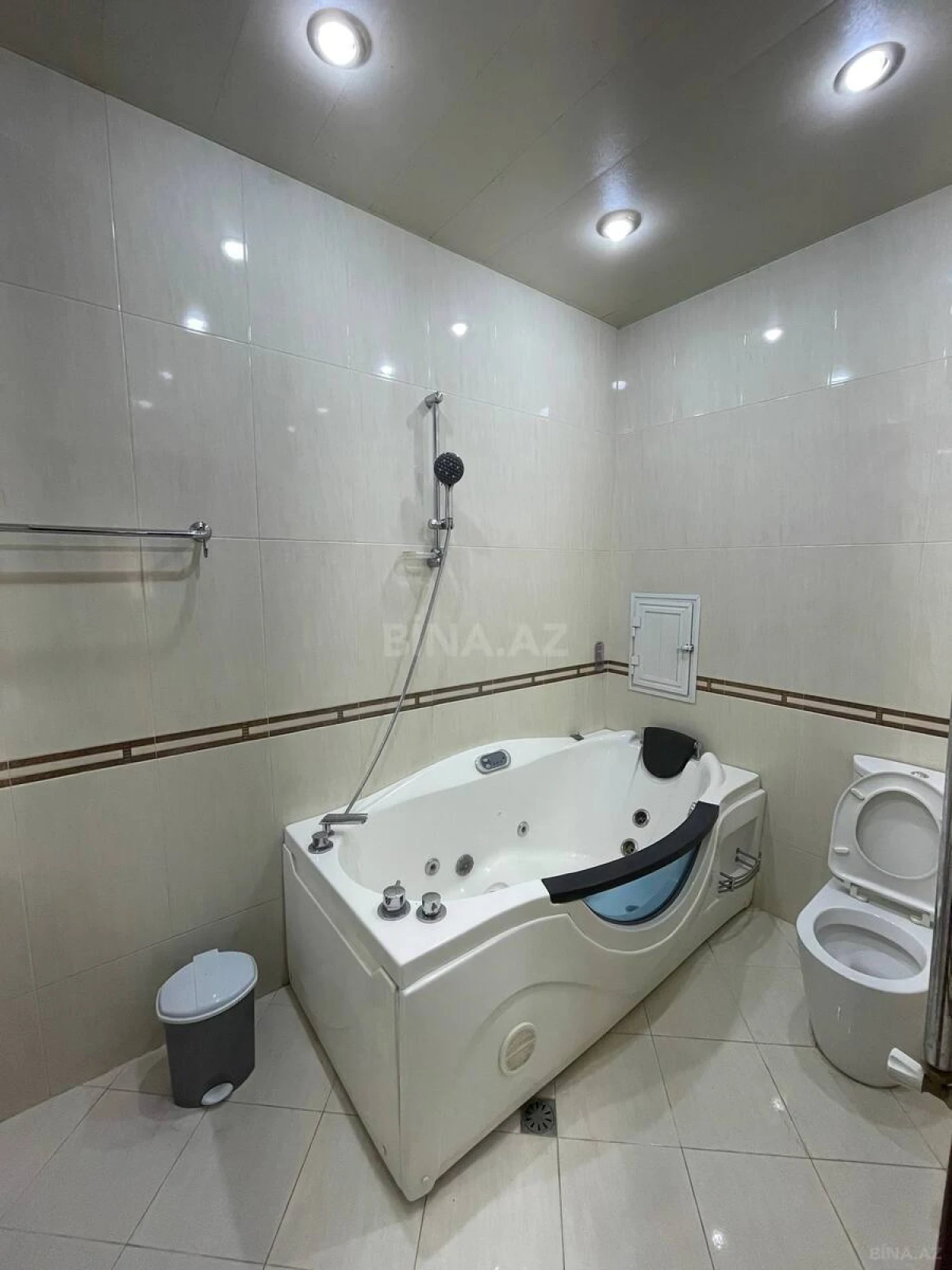 Kirayə verilir 3 otaqlı mənzil 145 m²