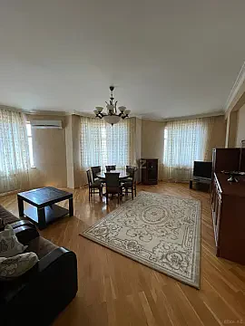 Kirayə verilir 3 otaqlı mənzil 145 m²