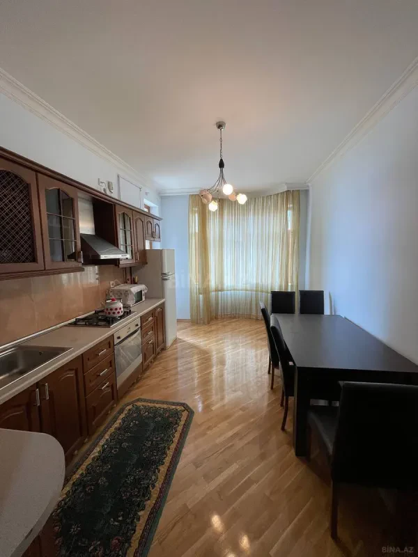 Kirayə verilir 3 otaqlı mənzil 145 m²