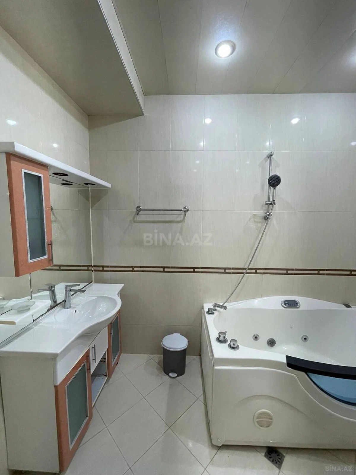 Kirayə verilir 3 otaqlı mənzil 145 m²