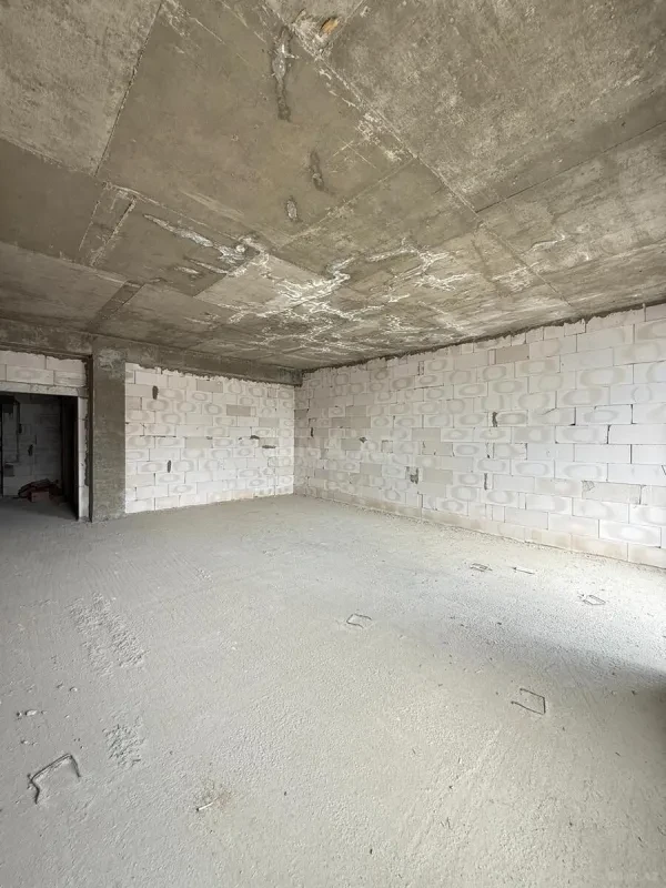 Satılır 4 otaqlı mənzil 220 m²