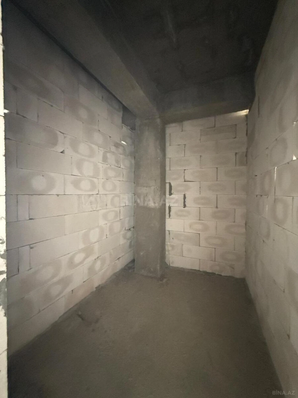 Satılır 4 otaqlı mənzil 220 m²