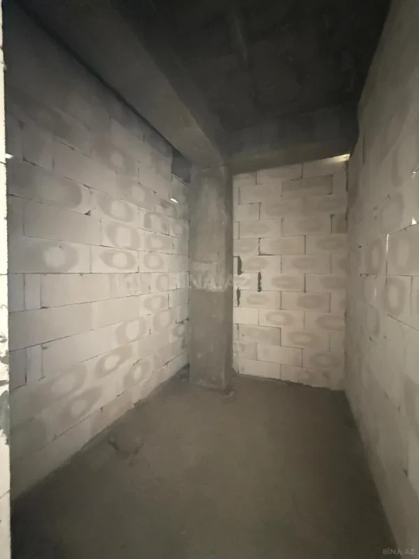 Satılır 4 otaqlı mənzil 220 m²