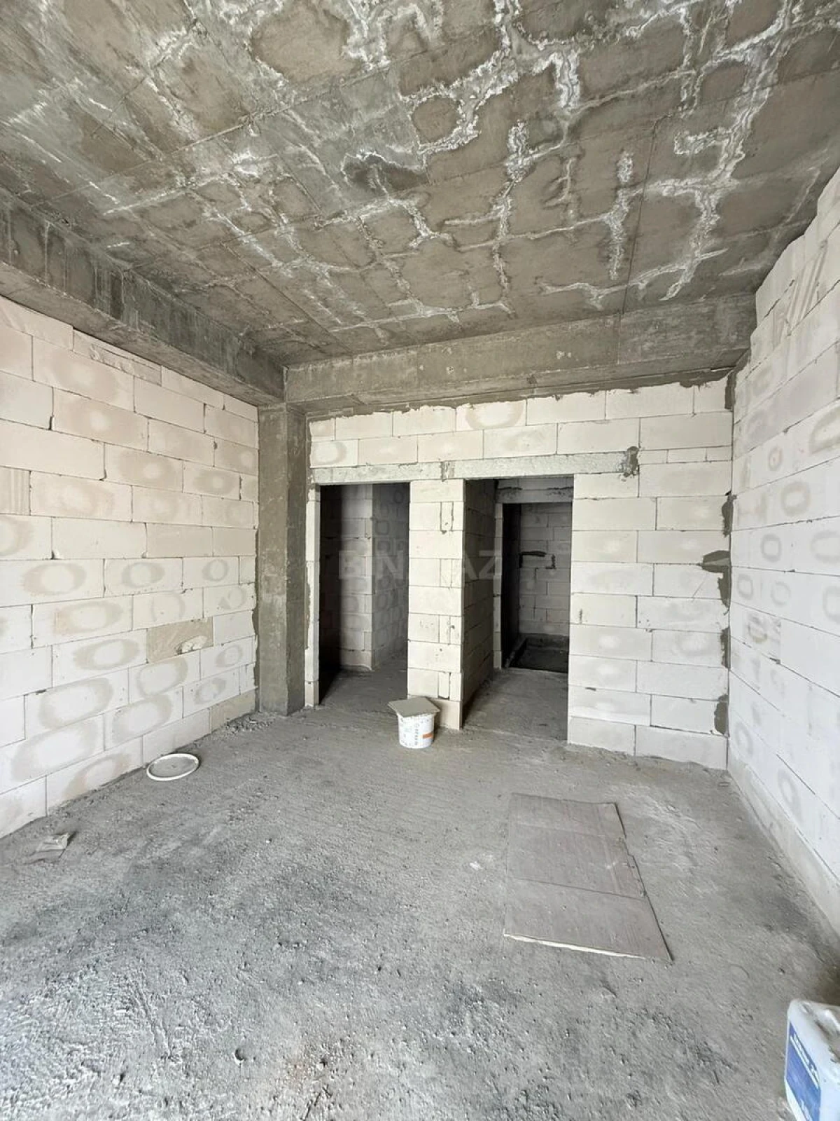 Satılır 4 otaqlı mənzil 220 m²