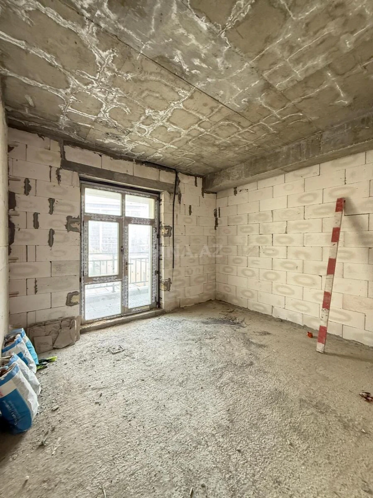 Satılır 4 otaqlı mənzil 220 m²