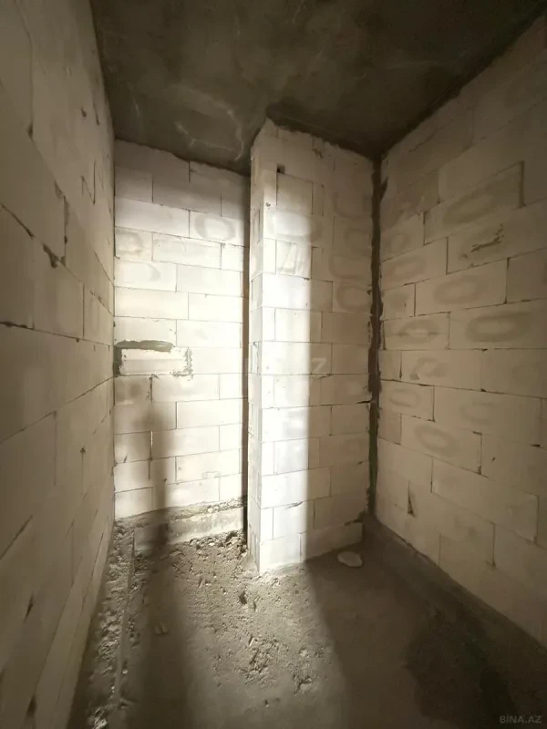 Satılır 4 otaqlı mənzil 220 m²