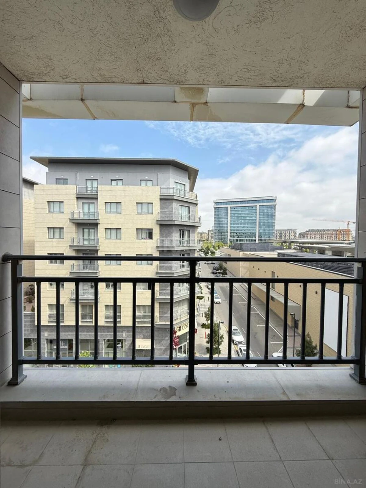Satılır 4 otaqlı mənzil 220 m²