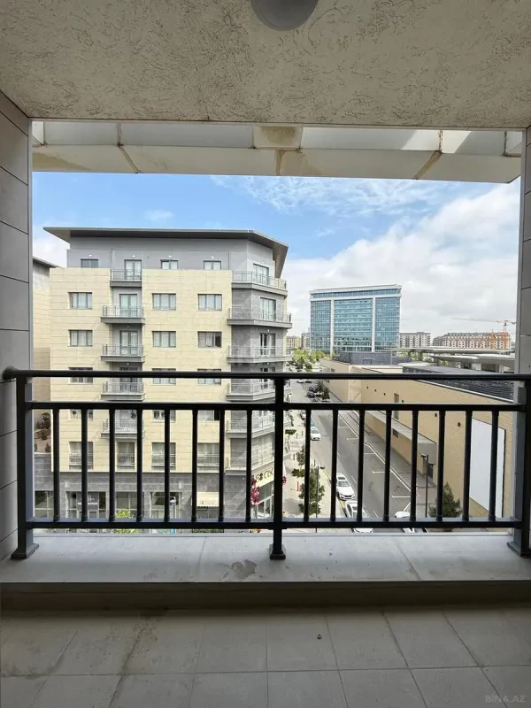 Satılır 4 otaqlı mənzil 220 m²