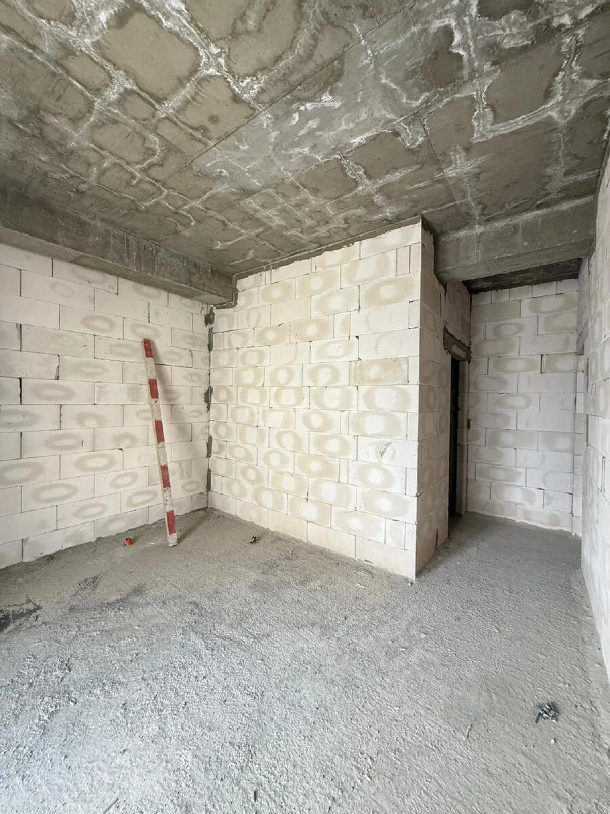 Satılır 4 otaqlı mənzil 220 m²