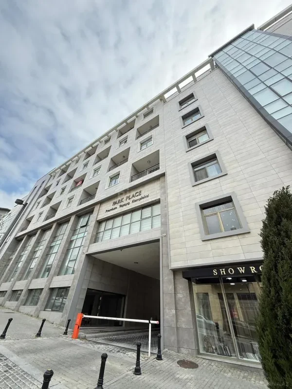 Satılır 4 otaqlı mənzil 220 m²
