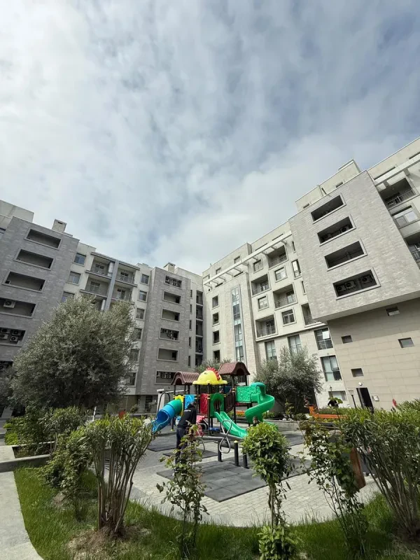 Satılır 4 otaqlı mənzil 220 m²