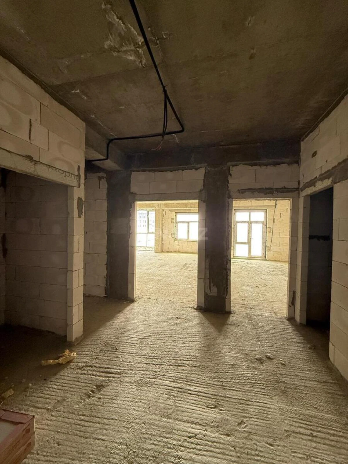 Satılır 4 otaqlı mənzil 220 m²