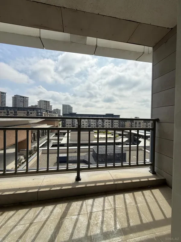Satılır 4 otaqlı mənzil 220 m²