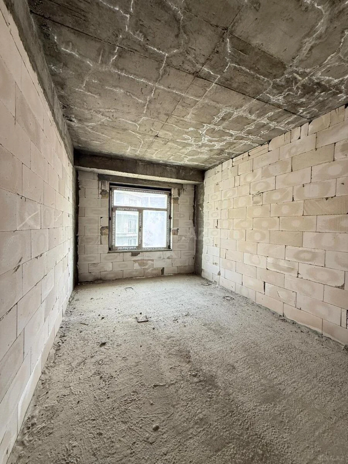 Satılır 4 otaqlı mənzil 220 m²