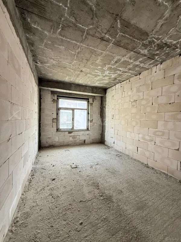 Satılır 4 otaqlı mənzil 220 m²