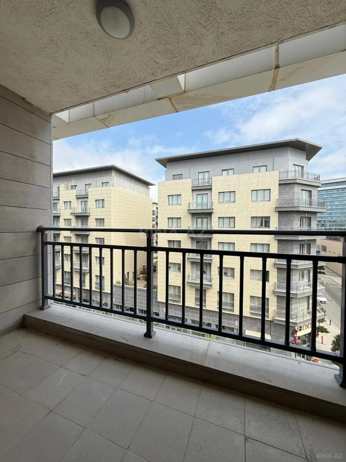 Satılır 4 otaqlı mənzil 220 m²
