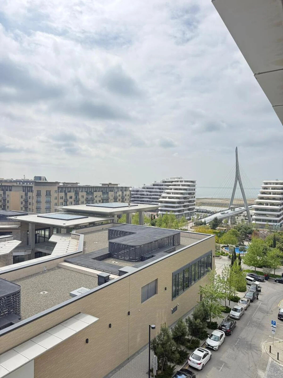 Satılır 4 otaqlı mənzil 220 m²