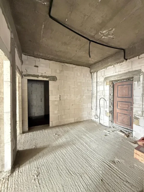 Satılır 4 otaqlı mənzil 220 m²