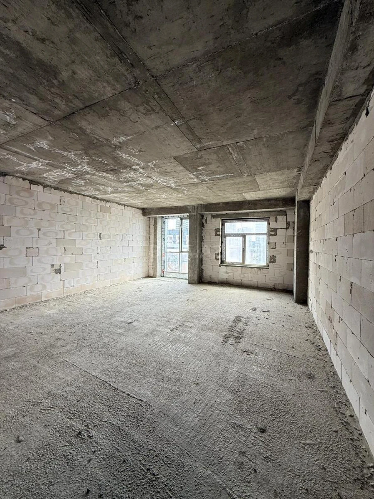 Satılır 4 otaqlı mənzil 220 m²