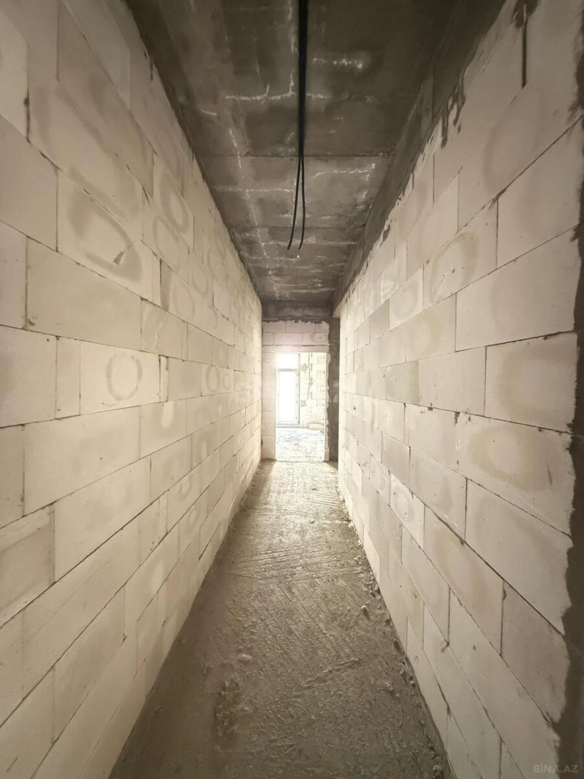 Satılır 4 otaqlı mənzil 220 m²