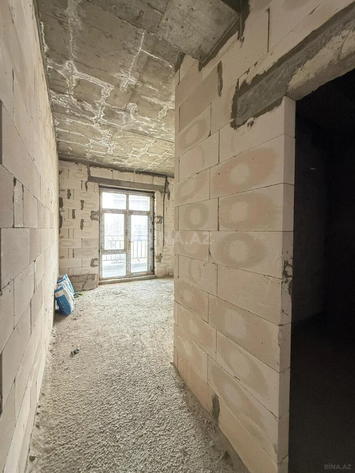 Satılır 4 otaqlı mənzil 220 m²
