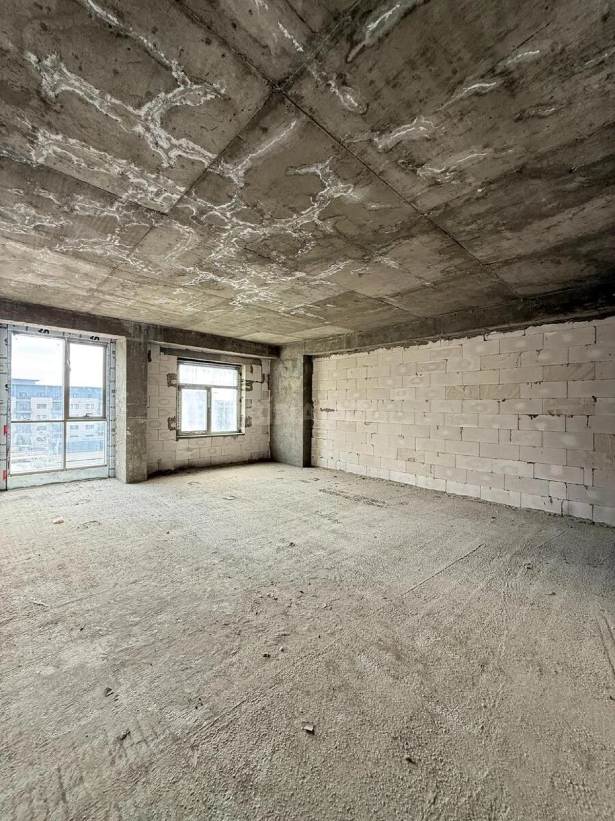 Satılır 4 otaqlı mənzil 220 m²