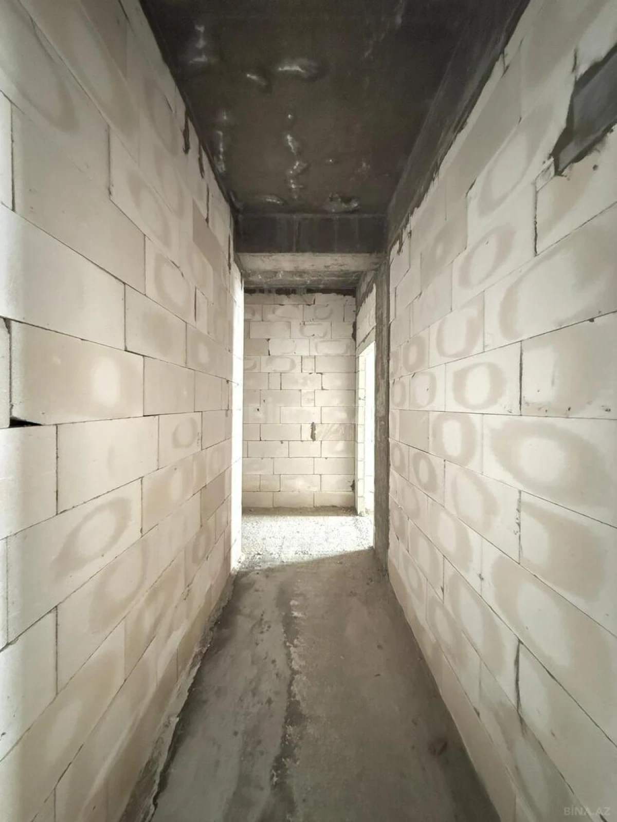 Satılır 4 otaqlı mənzil 220 m²