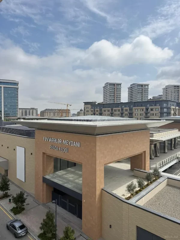 Satılır 4 otaqlı mənzil 220 m²